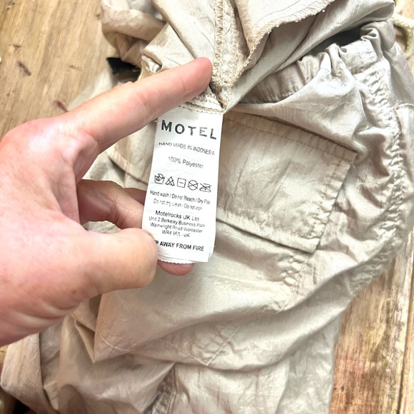 Motel Rocks, Light Golld,Shimmer Parachute Pants, Excellent Condition, Size XS - Picture 13 of 15